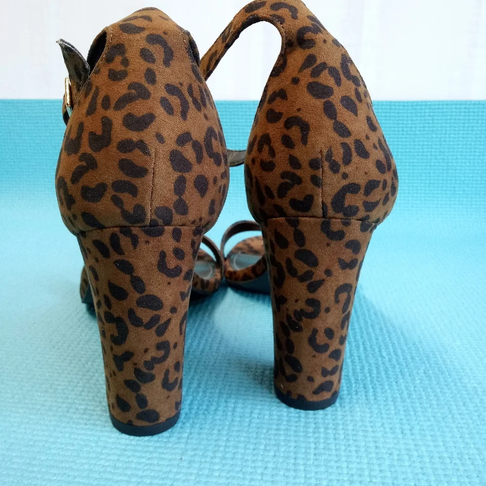 NEW Worthington Leopard Animal Print Heels Peep Toe Sandals Size 8.5 M